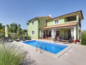 Villa with swimming pool and jacuzzi